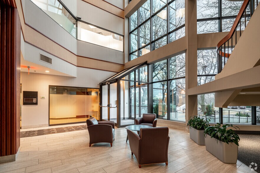 More Photos Of 7100 Northland Cir N, Brooklyn Park Office For Lease