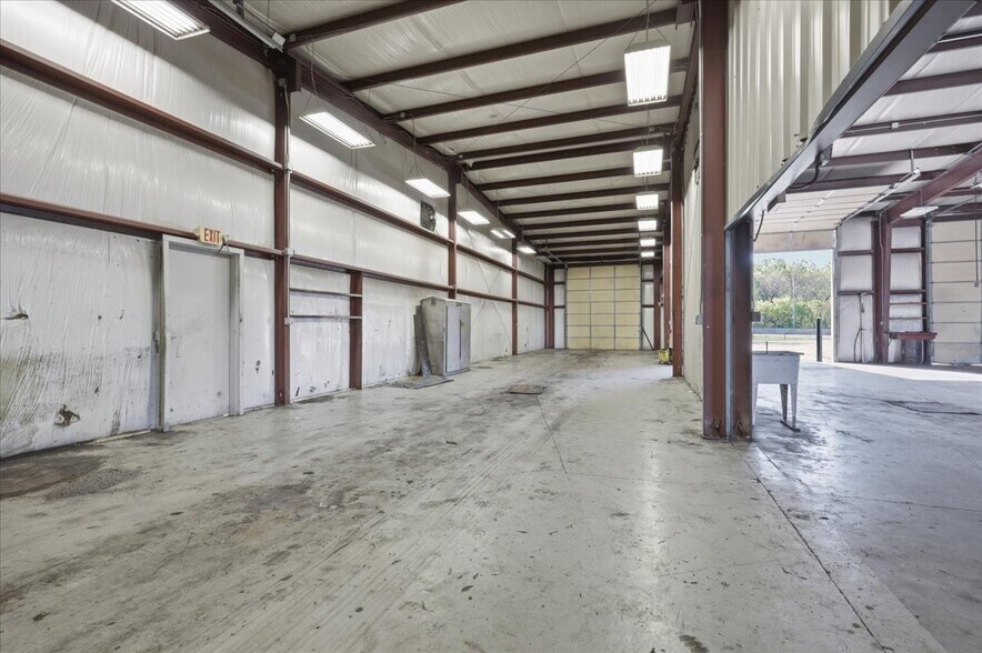 More Photos Of 2816 John Deere Dr, Knoxville Warehouse For Sale