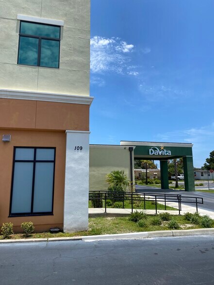 More Photos Of 109 44th Ave E, Bradenton Medical For Lease