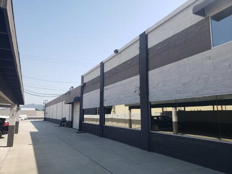 More Photos Of 1020 Chestnut St, Burbank Light Distribution For Lease