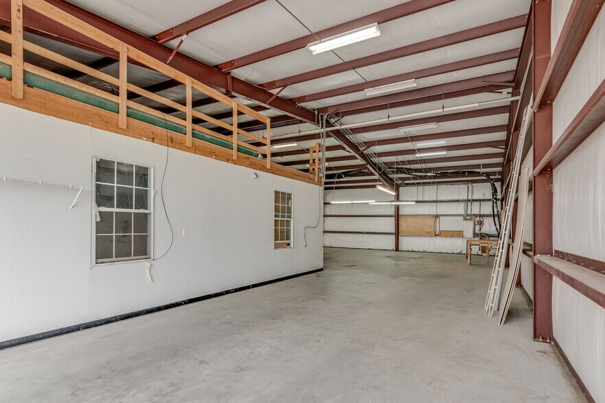 More Photos Of 12081 Katy Rd, Keller Flex For Lease