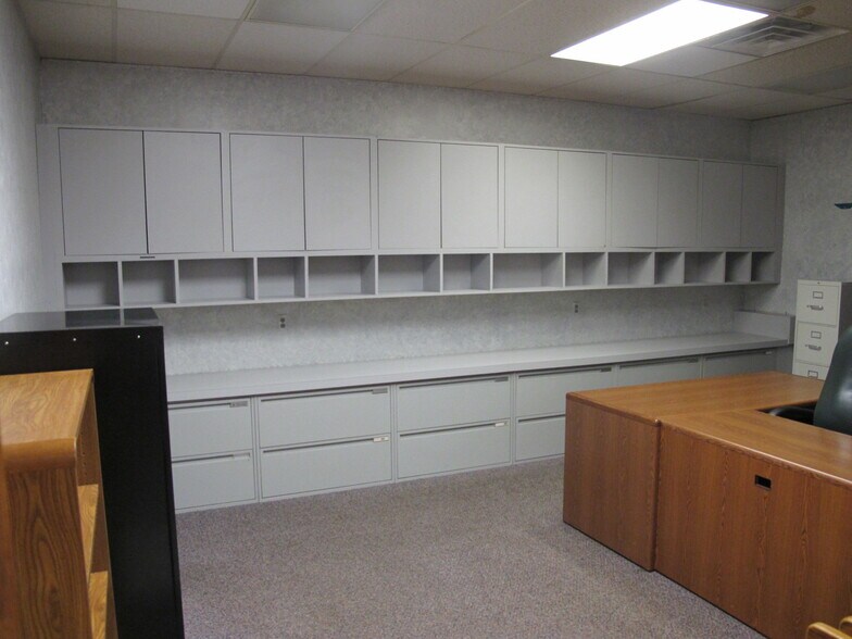 More Photos Of 3003 E Chestnut Expy, Springfield Office For Sale