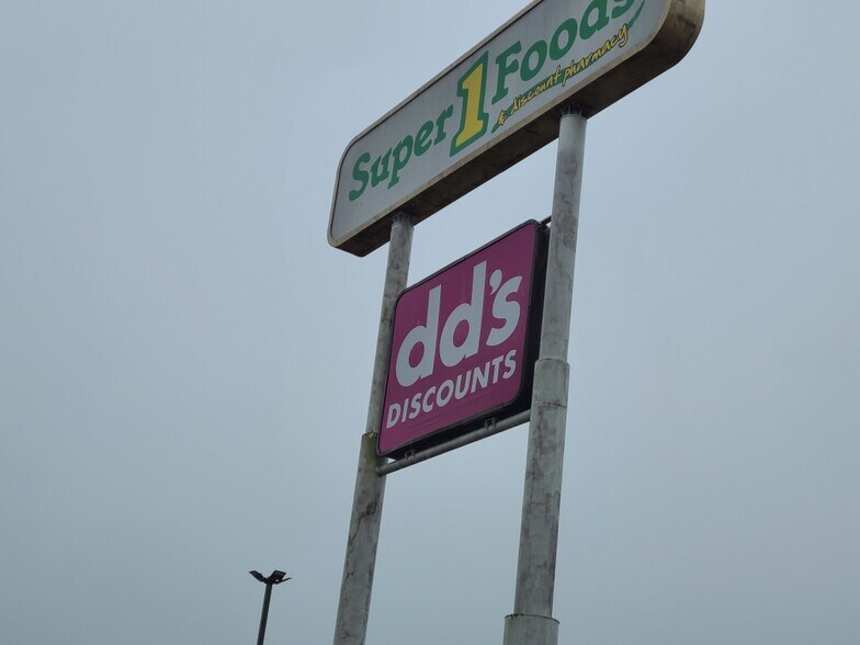 More Photos Of 215 W Willow St, Lafayette Storefront For Lease