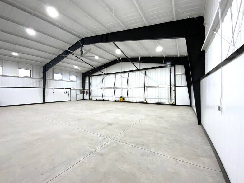 More Photos Of 2212 Airport dr, Gainesville Specialty For Sale