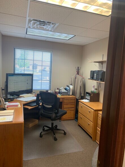 More Photos Of 2763 Manitowoc Rd, Green Bay Office For Lease