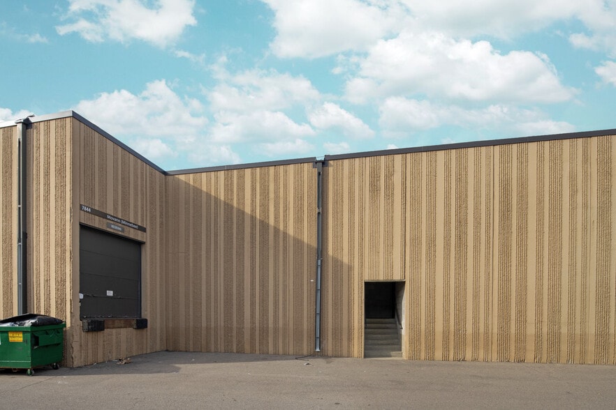 More Photos Of 7850-7890 12th Ave E, Bloomington Showroom For Lease