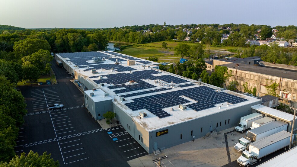 More Photos Of 1425 Cranston St, Cranston Manufacturing For Lease