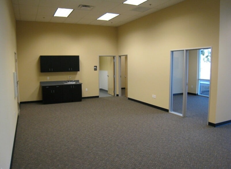 More Photos Of 7665 E Velocity Way, Mesa Manufacturing For Lease