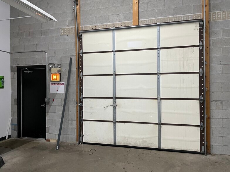 More Photos Of 8120 River Dr, Morton Grove Warehouse For Lease
