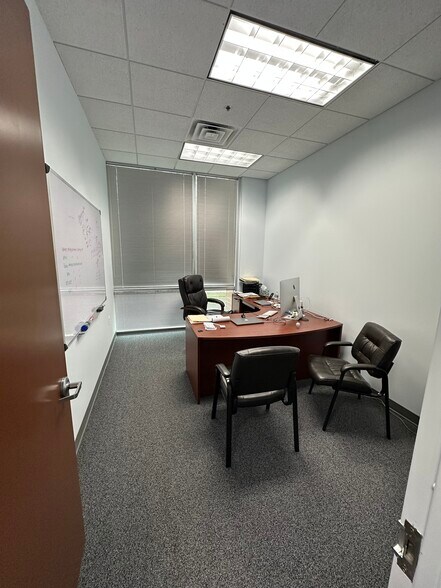 More Photos Of 4229 Lafayette Center Dr, Chantilly Business Park For Lease