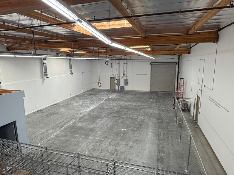 More Photos Of 758 Calle Plano, Camarillo Warehouse For Lease