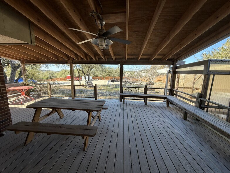 More Photos Of 1030 Canyon Bend Dr, Dripping Springs Light Distribution For Lease