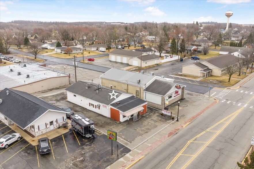 More Photos Of 118 Main St, Luxemburg Specialty For Sale