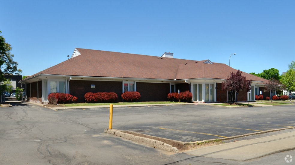 Primary Photo Of 819 W Main St, Rochester Medical For Lease