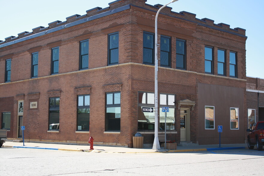 Primary Photo Of 201 N Main St, Buffalo Center Storefront Retail Office For Lease