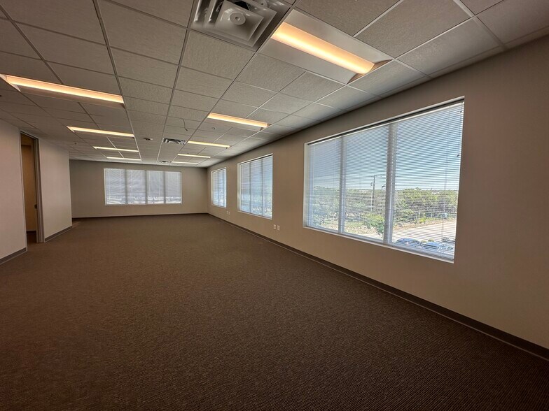 More Photos Of 3216 Napier Park, Shavano Park Medical For Lease