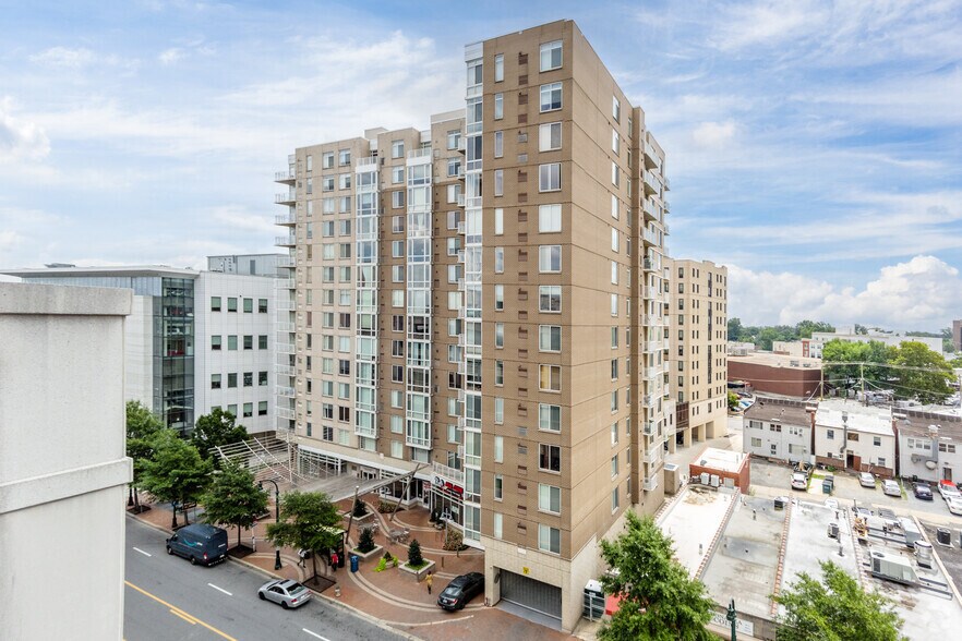 More Photos Of 930 Wayne Ave, Silver Spring Apartments For Sale