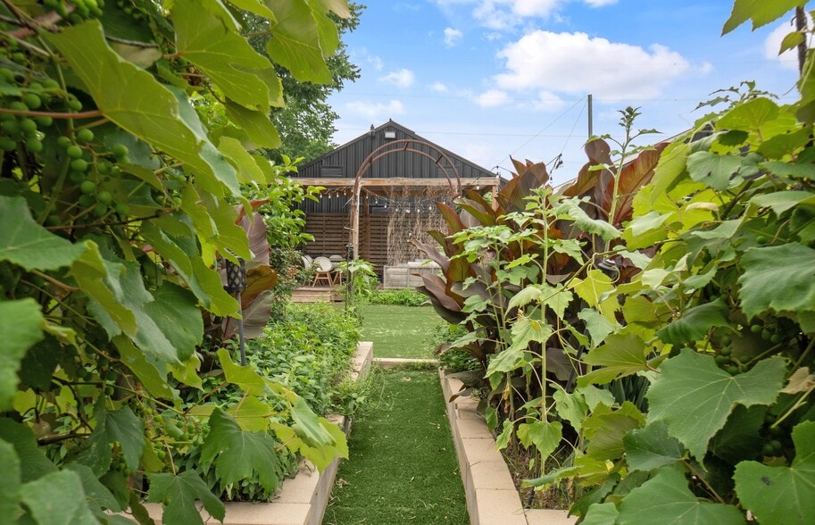 More Photos Of 3500 Easy St, Dallas Flex For Sale