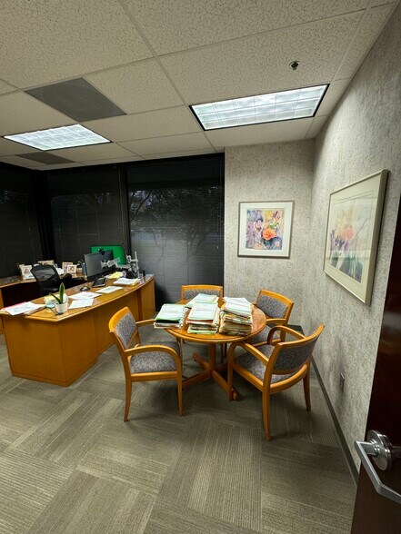 More Photos Of 7040 N Marks Ave, Fresno Office Residential For Lease