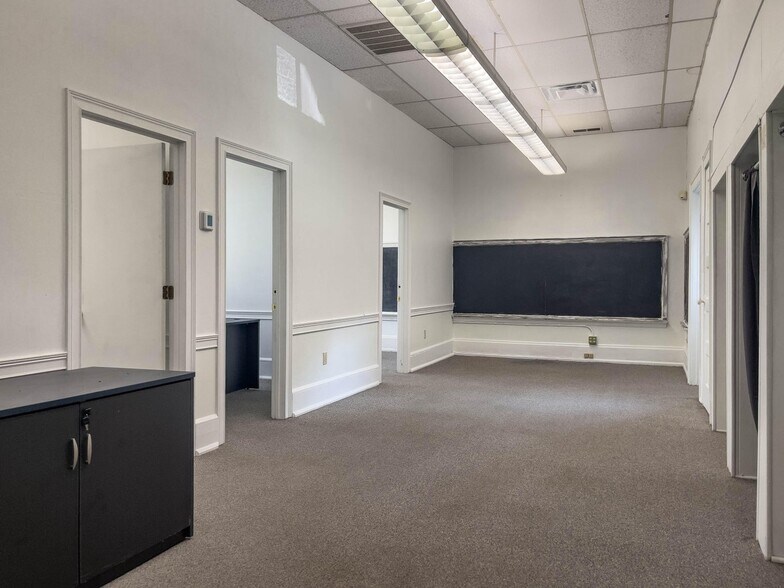 More Photos Of 4800 Urbana Rd, Springfield Office For Lease