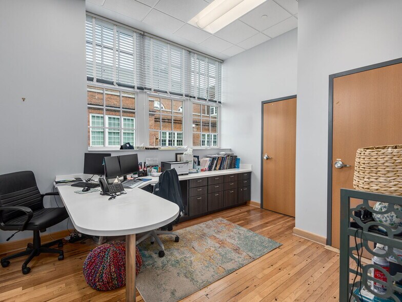 More Photos Of 4 Vanderbilt Park Dr, Asheville Office For Sale