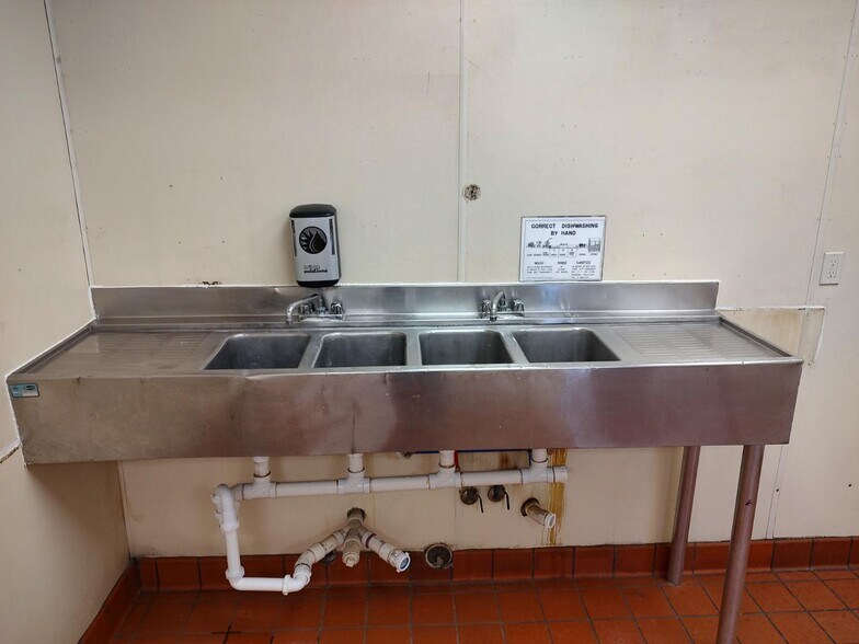 More Photos Of 220-240 N Palmer St, Delta Unknown For Lease