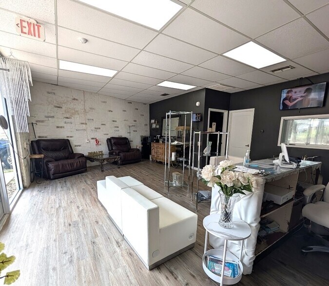 More Photos Of 400 W Methvin St, Longview Office For Sale