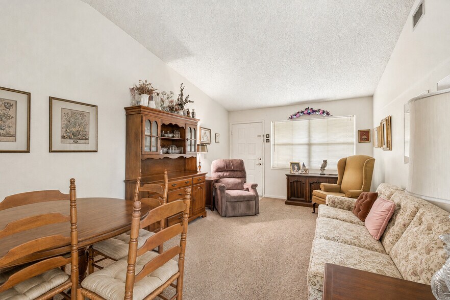 More Photos Of 3132 Bloomingdale Villas Ct, Brandon Apartments For Sale