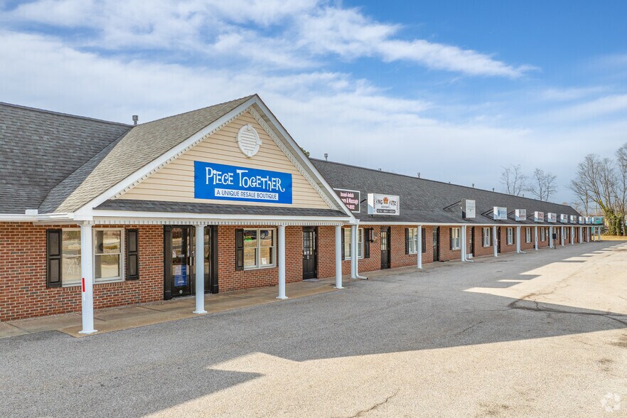 More Photos Of 5609-5621 Dupont Pky, Smyrna Office For Lease