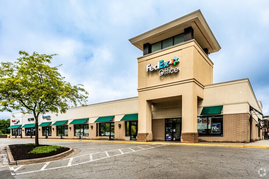 More Photos Of 8815-8829 Metcalf Ave, Overland Park Unknown For Lease