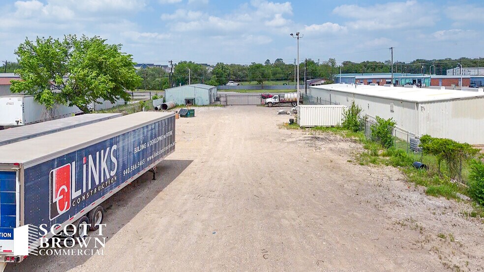More Photos Of 3912 E McKinney St, Denton Warehouse For Lease