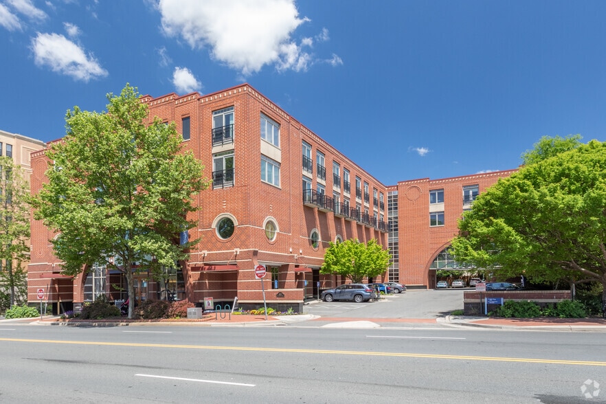 More Photos Of 402 W Broad St, Falls Church Apartments For Lease