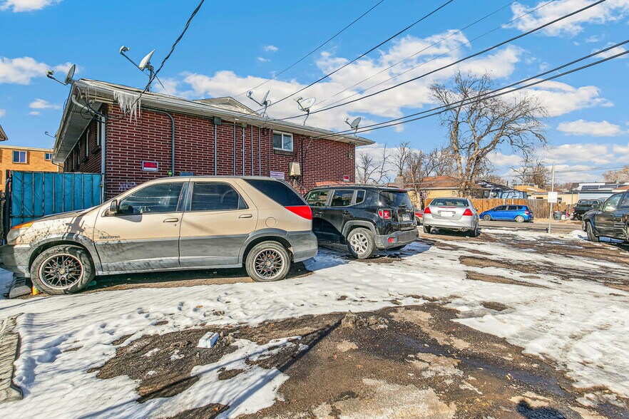 More Photos Of 1592 Lansing St, Aurora Apartments For Sale