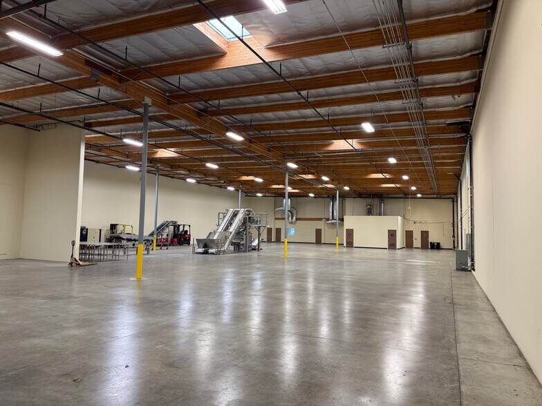 More Photos Of 1201 Maulhardt Ave, Oxnard Warehouse For Lease