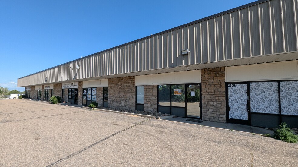 More Photos Of 2200 Chambers Rd, Aurora Warehouse For Sale