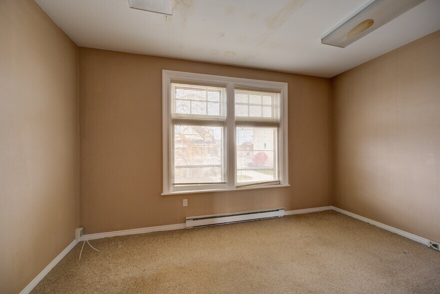 More Photos Of 41 Wellington St, Brantford Office For Sale