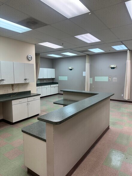 More Photos Of 9975 S Eastern Ave, Las Vegas Unknown For Lease