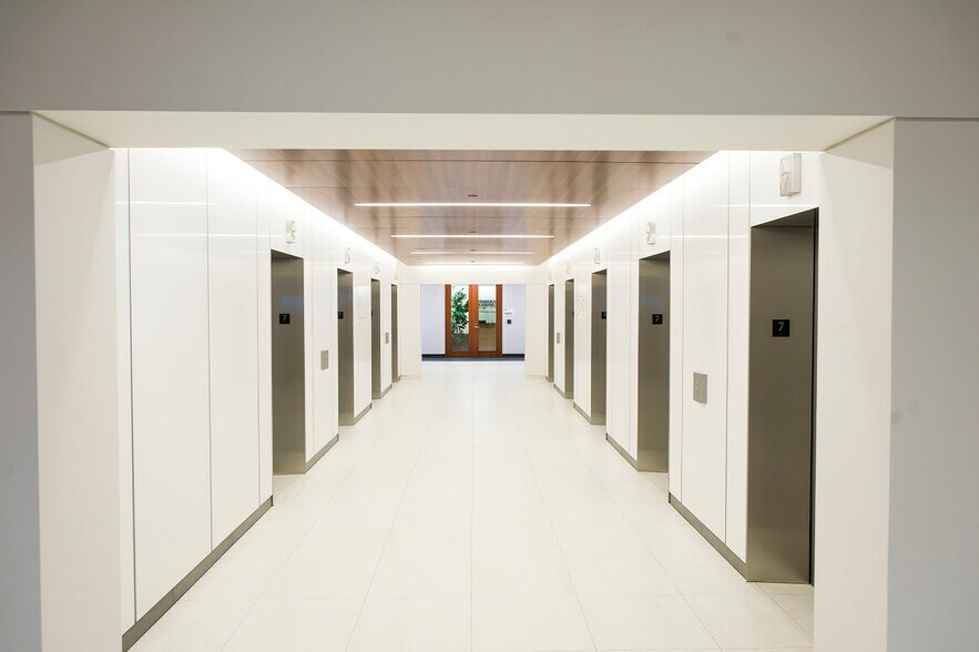 More Photos Of 50 O'Connor St, Ottawa Office For Lease