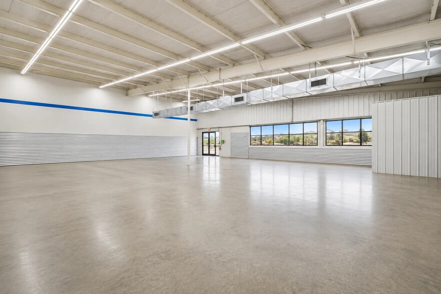 More Photos Of 684 Interstate 45 S, Huntsville General Retail For Lease