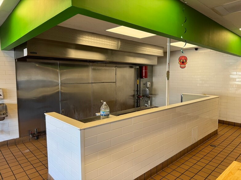 More Photos Of 1270-1280 Montauk Hwy, Oakdale Unknown For Lease