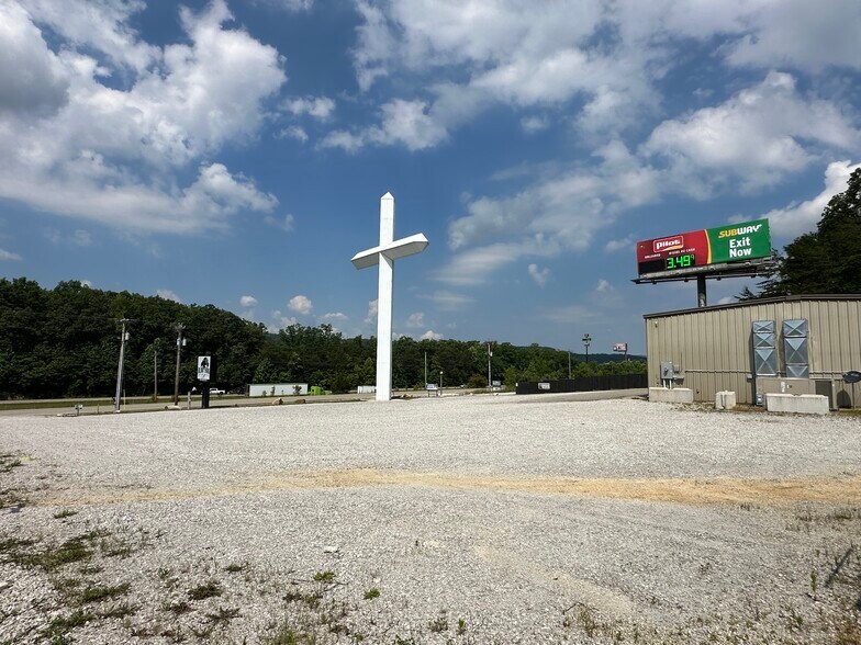 More Photos Of 277 Luther Seiber Blvd, Pioneer Restaurant For Sale