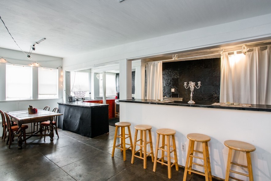 More Photos Of 305 Rose Ave, Venice Religious Facility For Sale