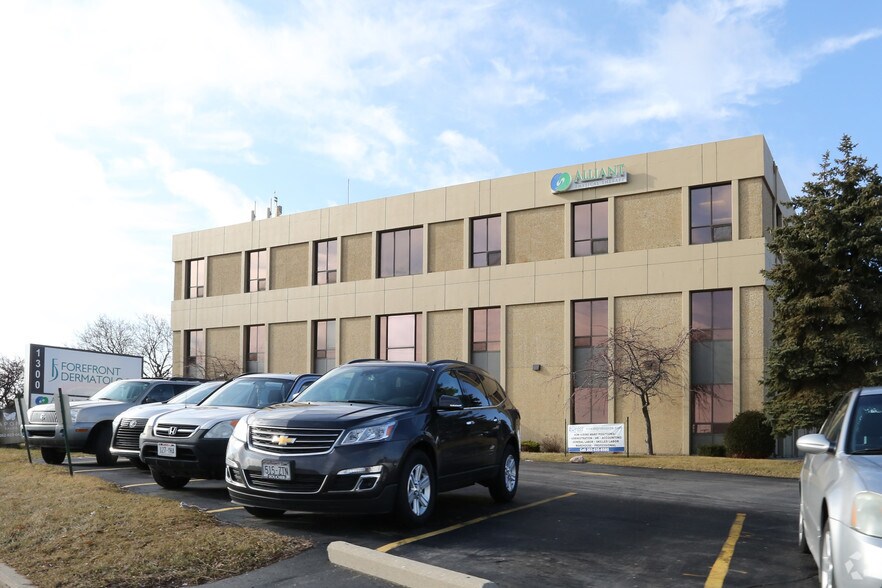More Photos Of 1300 S Green Bay Rd, Racine Office For Lease