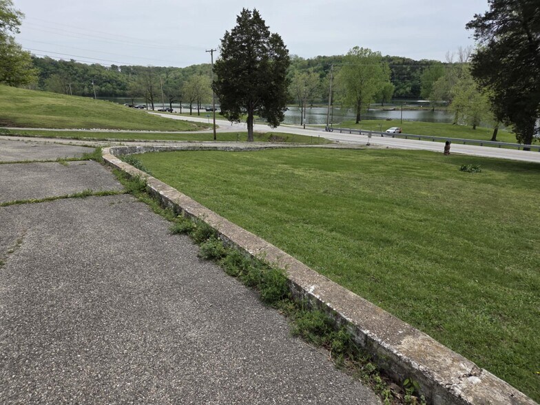 More Photos Of 2803 State Hwy Y, Forsyth Hotel For Sale