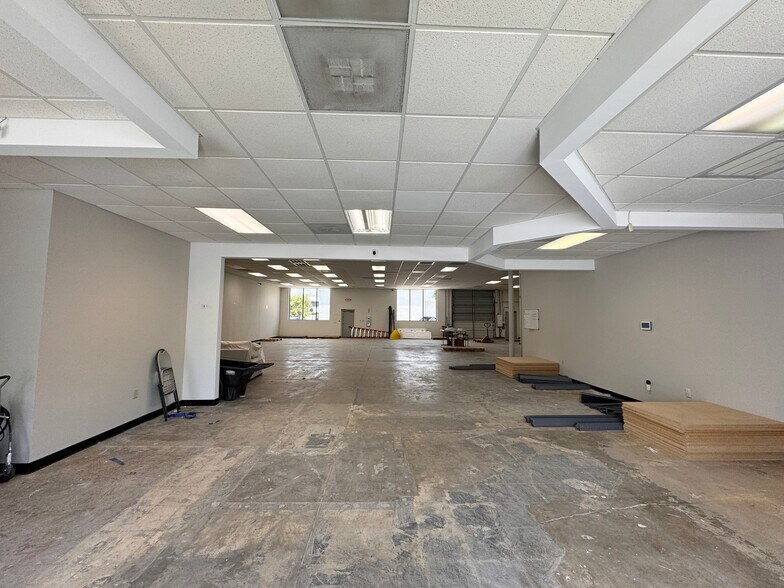 More Photos Of 4780-4806 N Orange Blossom Trl, Orlando Showroom For Lease