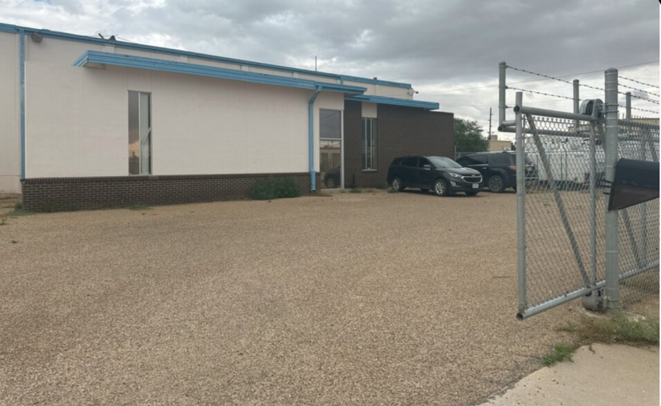 More Photos Of 1333 E 44th St, Lubbock Industrial For Sale