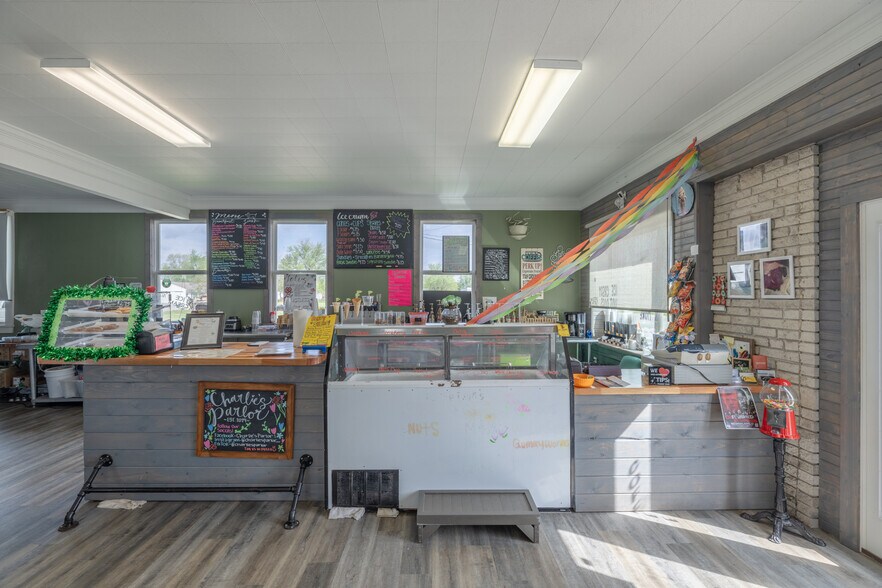 More Photos Of 220 W Lincoln St, Hawk Point General Retail For Sale