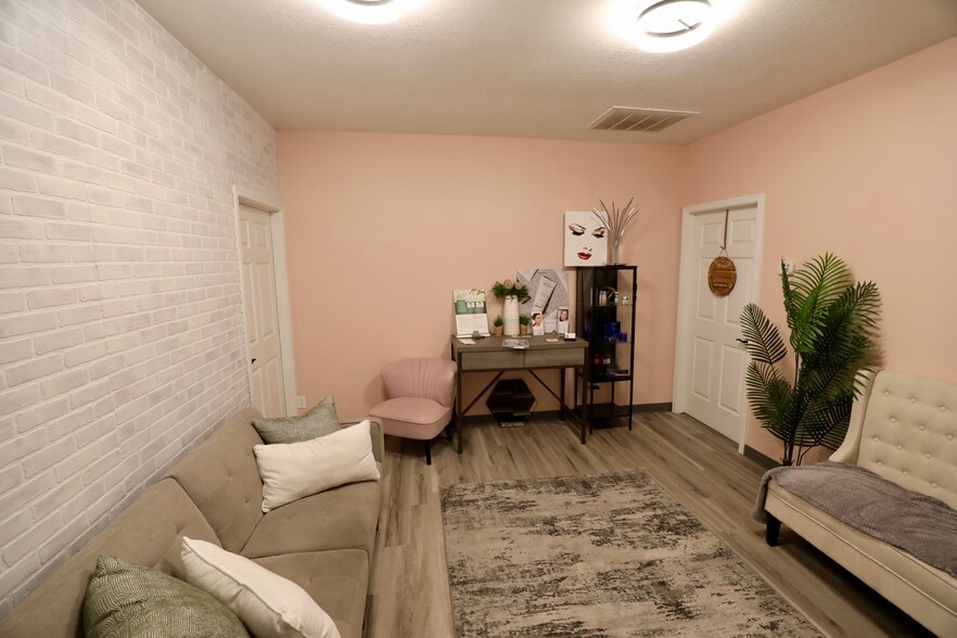 More Photos Of 2160 McCulloch Blvd N, Lake Havasu City General Retail For Sale