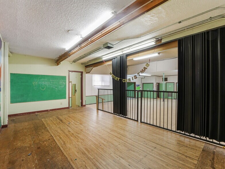 More Photos Of 9630 74 Av NW, Edmonton Flex For Sale