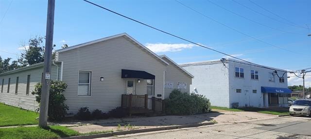 More Photos Of 307 Smith St, New London Office Residential For Sale